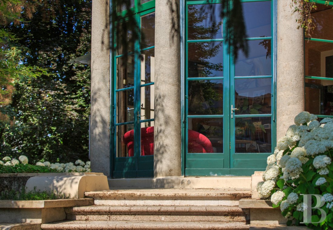 En Saône-et-Loire, à Mâcon, une villa et son jardin entièrement de style Art déco - photo  n°9
